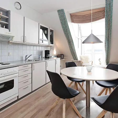 Apartment 4 Person Holiday On A In